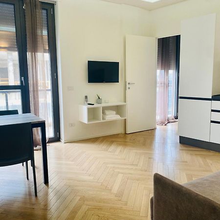 Sky View -Porta Nuova- Appartamento 2 Con Balcone Milano Eksteriør bilde
