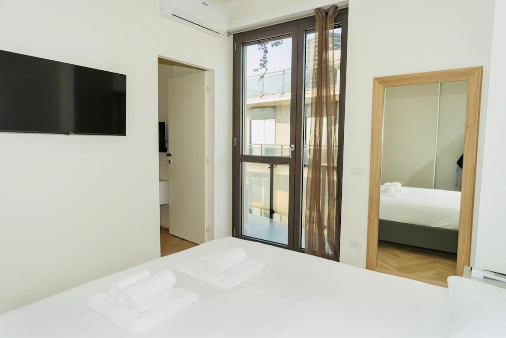 Sky View -Porta Nuova- Appartamento 2 Con Balcone Milano Eksteriør bilde